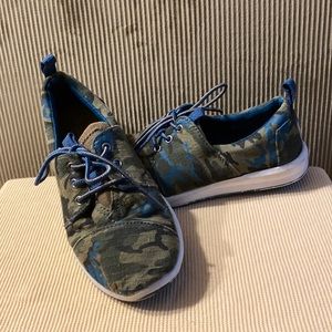 TOMS Canvas Camo Sneakets